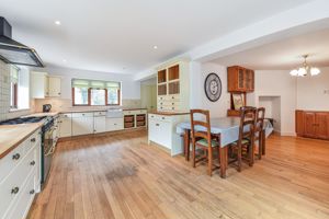 Kitchen / Breakfast Room - click for photo gallery